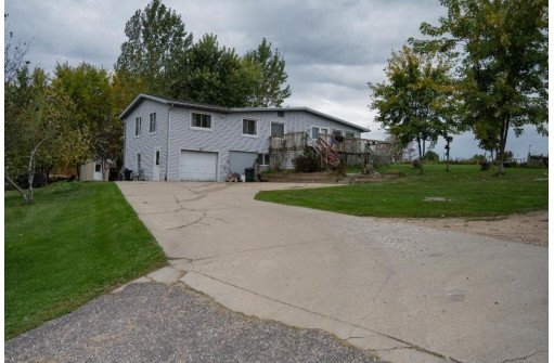 S1439 W Redstone Dr, La Valle, WI 53941