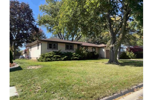 52 Rickel Rd, Sun Prairie, WI 53590