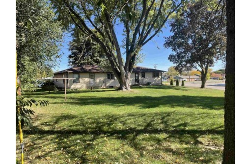 52 Rickel Rd, Sun Prairie, WI 53590