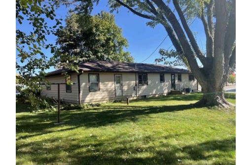 52 Rickel Rd, Sun Prairie, WI 53590