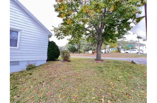 1202 W Pleasant St, Portage, WI 53901