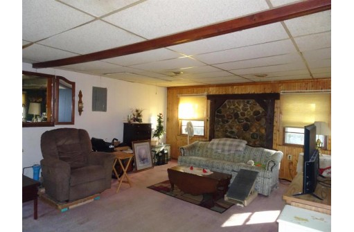 253 Walnut St, Oxford, WI 53952