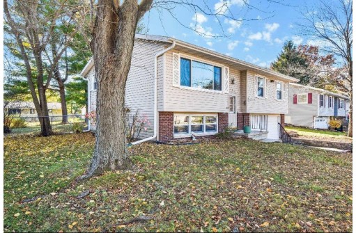 4105 Donald Dr, Madison, WI 53704