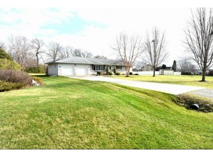 W8837 Jason Dr Beaver Dam, WI 53916