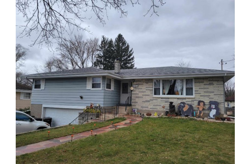 1362 Moore St, Beloit, WI 53511