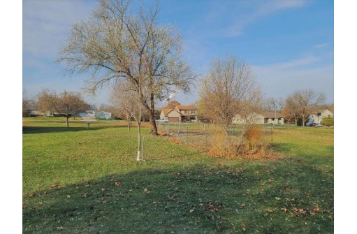 W7748 Patchin Rd, Pardeeville, WI 53954