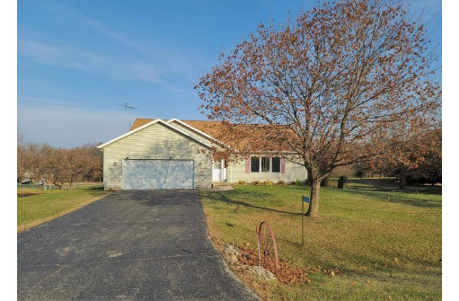 W7748 Patchin Rd, Pardeeville, WI 53954