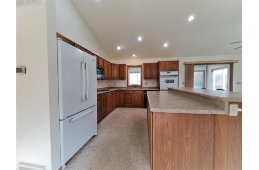 W7748 Patchin Rd, Pardeeville, WI 53954