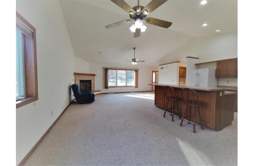 W7748 Patchin Rd, Pardeeville, WI 53954