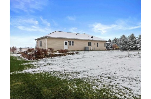 2829 Clover Ln, Sun Prairie, WI 53590