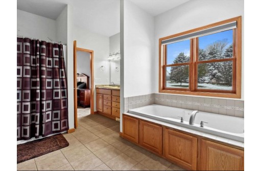 2829 Clover Ln, Sun Prairie, WI 53590