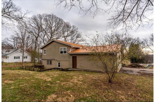 1732 W Lois Ln, Edgerton, WI 53534