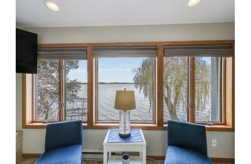 365 S Ferry Dr, Lake Mills, WI 53551