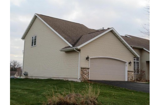 4458 Woodgate Dr, Janesville, WI 53546