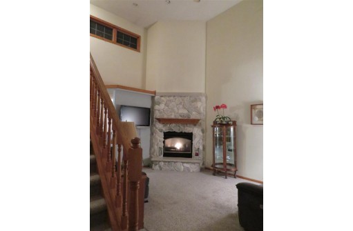 4458 Woodgate Dr, Janesville, WI 53546