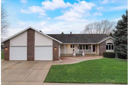 214 W Verleen Ave, Waunakee, WI 53597