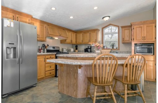 S1055 Coon Bluff Rd, Wisconsin Dells, WI 53965