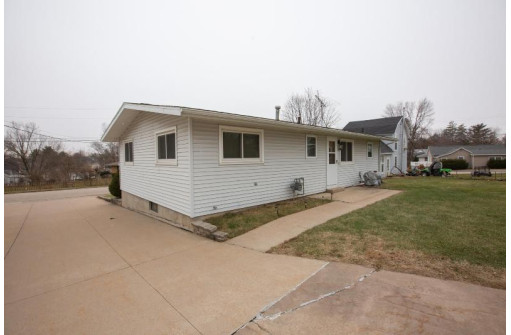 250 Jewett St, Platteville, WI 53818