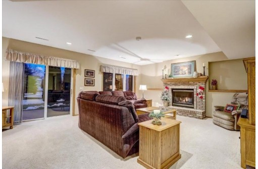 1355 Pinnacle Cir, Sun Prairie, WI 53590