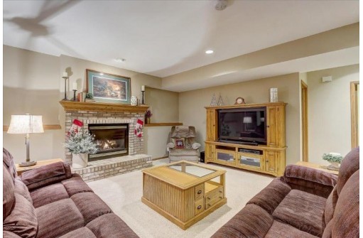 1355 Pinnacle Cir, Sun Prairie, WI 53590