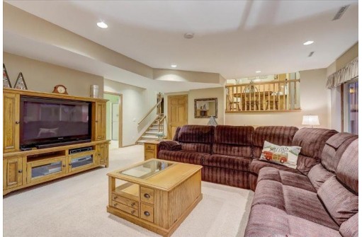 1355 Pinnacle Cir, Sun Prairie, WI 53590