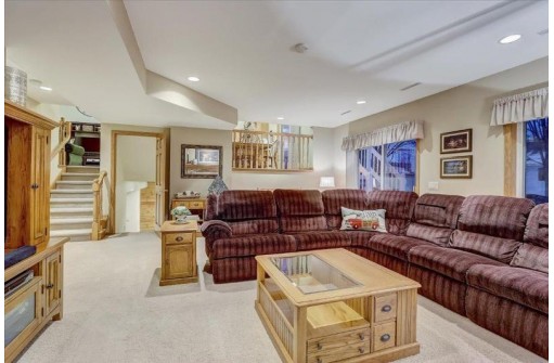 1355 Pinnacle Cir, Sun Prairie, WI 53590