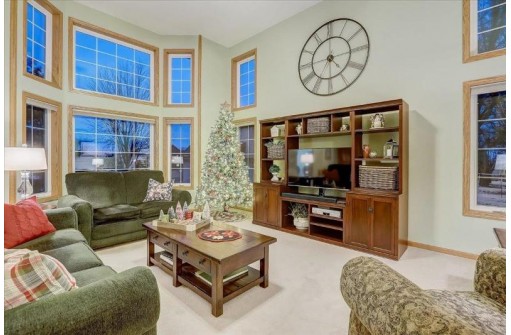 1355 Pinnacle Cir, Sun Prairie, WI 53590