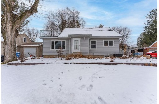 421 11th St, Baraboo, WI 53913