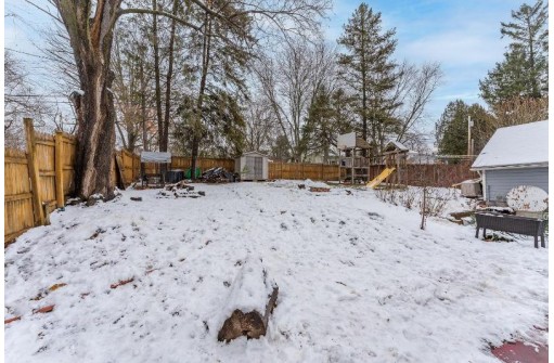 421 11th St, Baraboo, WI 53913