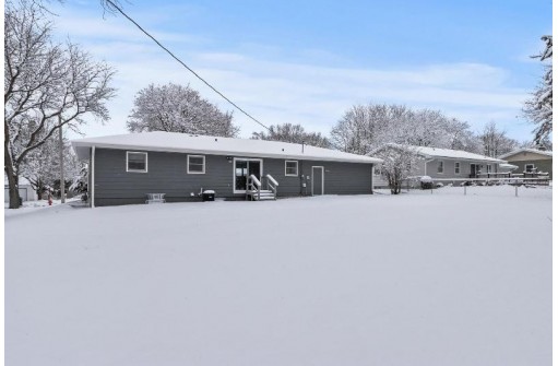 924 Keenan Ln, Stoughton, WI 53589