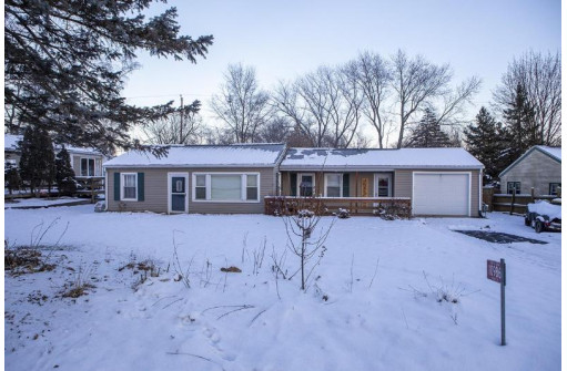 10986 N Gladys Dr, Edgerton, WI 53534