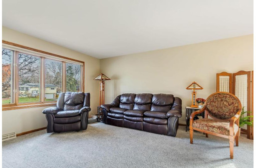 5506 Valley Dr, McFarland, WI 53558