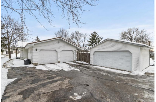 409 E Carroll St, Portage, WI 53901