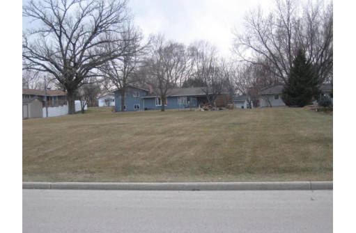 635 Hollander St, Markesan, WI 53946