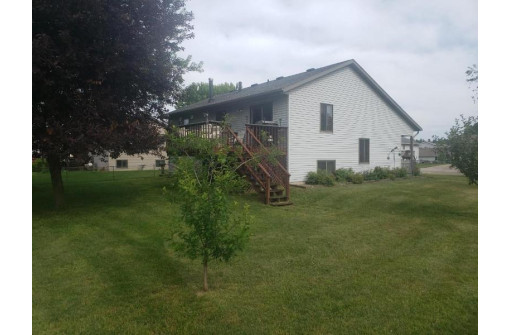 901 Lone Tree Ln, Prairie Du Sac, WI 53578-0000