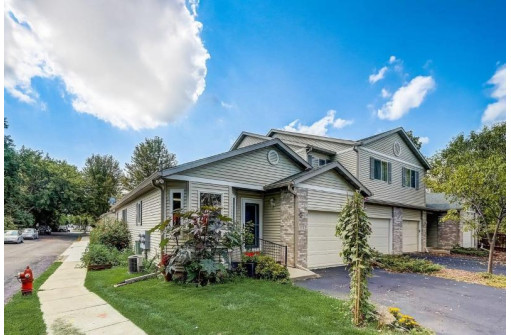 1033 Melvin Ct, Madison, WI 53704