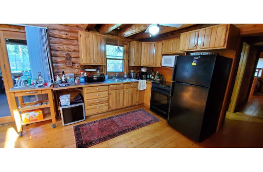 N8220 Oak Hollow Tr, New Lisbon, WI 53950