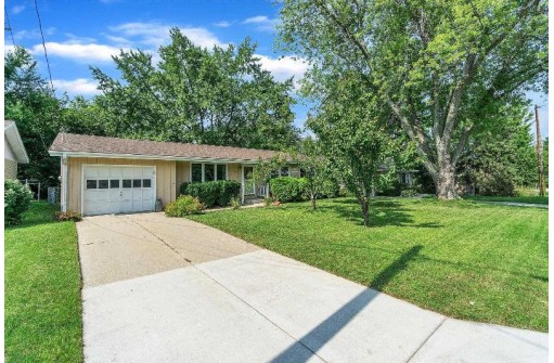 316 Kristi Ln, Stoughton, WI 53589