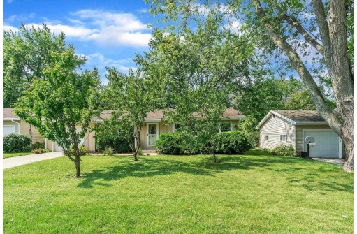 316 Kristi Ln, Stoughton, WI 53589