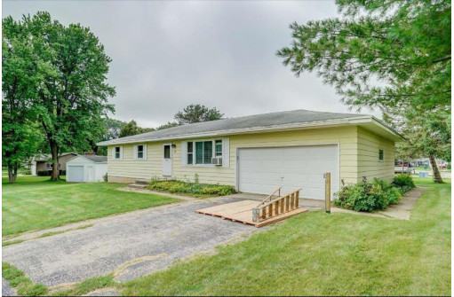 330 Maynard Dr, Sun Prairie, WI 53590