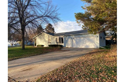 1101 Lake Shore Dr, Beaver Dam, WI 53916