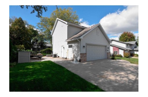 1905 Manchester Xing, Waunakee, WI 53597