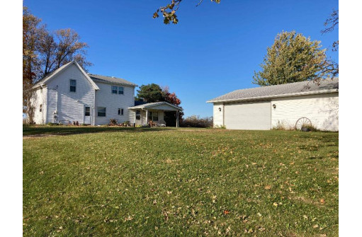 1944 E Blue Mounds Rd, Mount Horeb, WI 53572