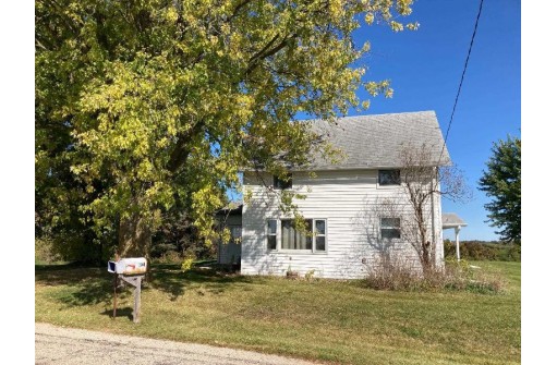 1944 E Blue Mounds Rd, Mount Horeb, WI 53572