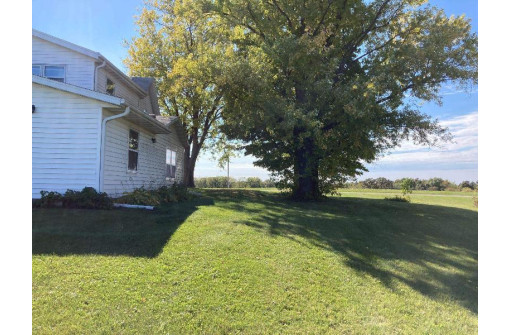 1944 E Blue Mounds Rd, Mount Horeb, WI 53572