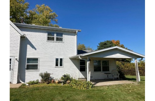 1944 E Blue Mounds Rd, Mount Horeb, WI 53572