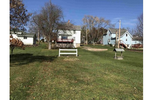 335 S Main St, Fall River, WI 53932