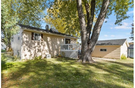 726 12th St, Baraboo, WI 53913