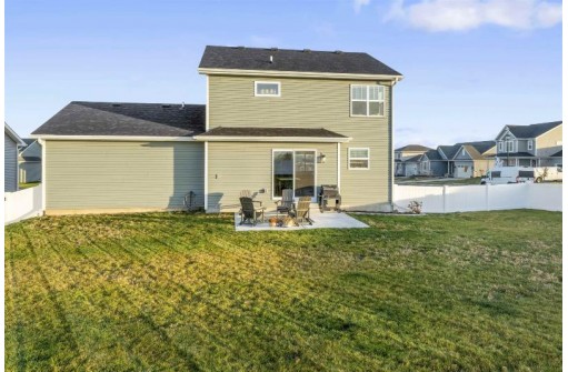 899 Shadowwood Tr, Sun Prairie, WI 53590