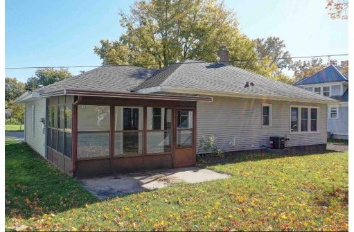 803 E 4th Ave, Brodhead, WI 53520